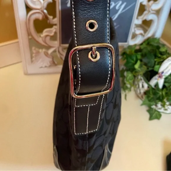 Vintage Coach Black Signature Canvas Shoulder Bag with Wristlet EUC - Picture 9 of 16